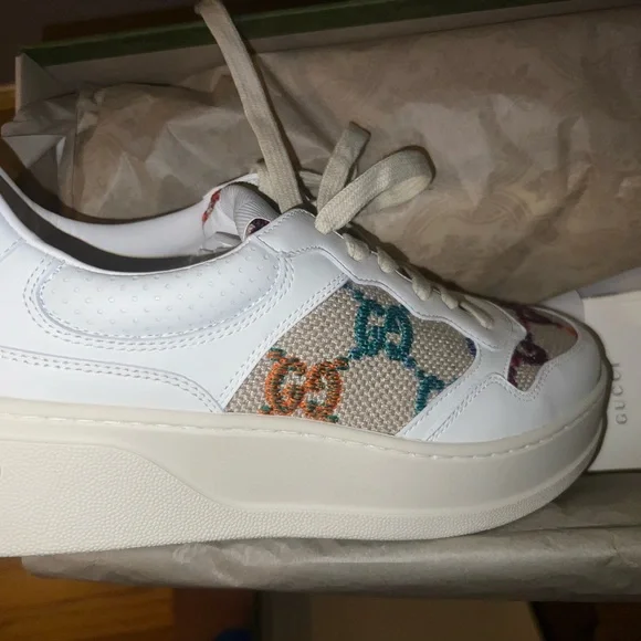 Gucci White Sneakers with Multicolor Logo. BRAND NEW sz 41 - Picture 2 of 7